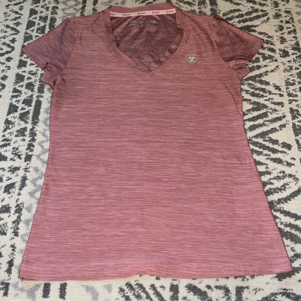 Ariattek V neck shirt